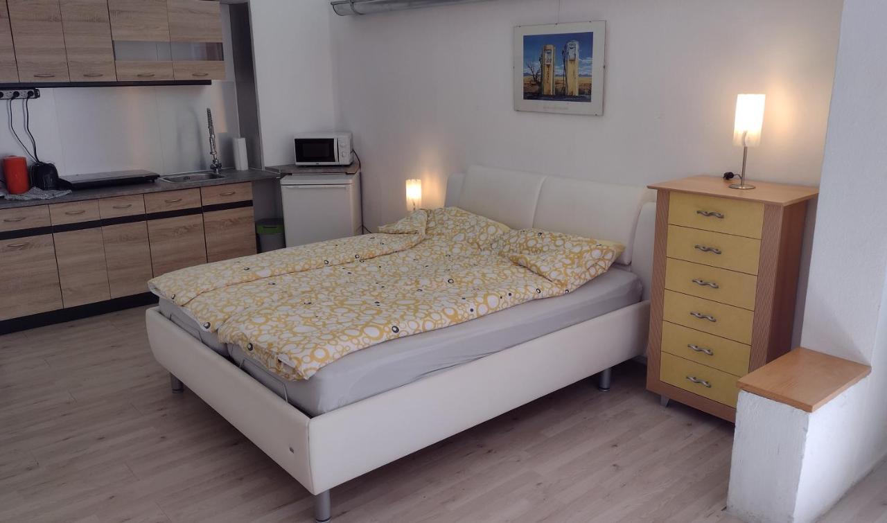 Kleines Gemuetliches Apartment In Zentraler Lage Prien am Chiemsee Esterno foto